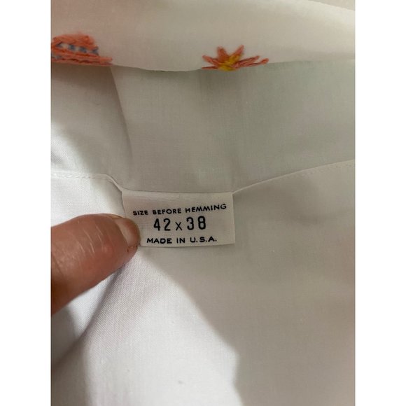 Vintage embroidered floral full flat sheet & pillowcases - Picture 4 of 6